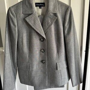 Evan-Picone Petite Pant Suit Size 6P